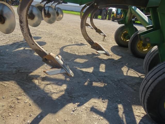 Image of John Deere 2700 equipment image 4