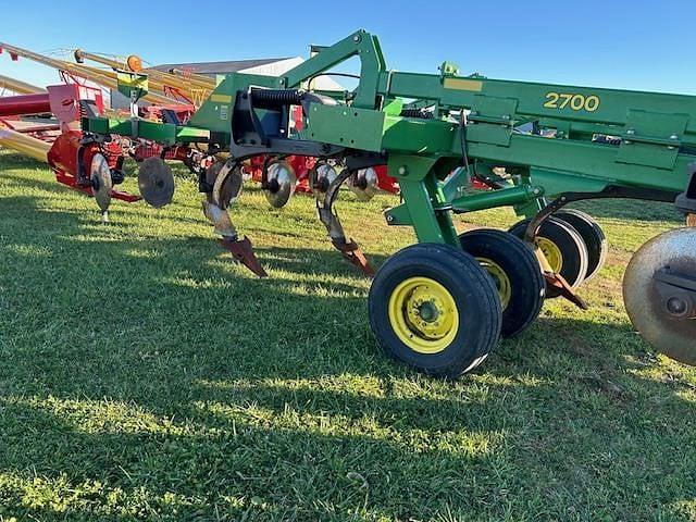 Image of John Deere 2700 equipment image 3