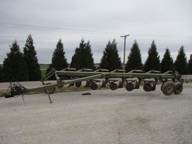 Image of John Deere 2700 equipment image 2