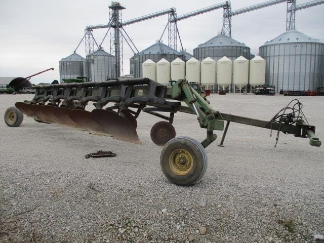 Main image John Deere 2700