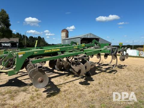 Image of John Deere 2700 equipment image 2