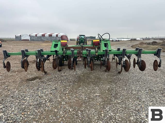 Image of John Deere 2700 equipment image 3