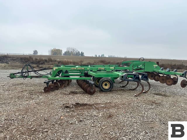 Image of John Deere 2700 equipment image 1