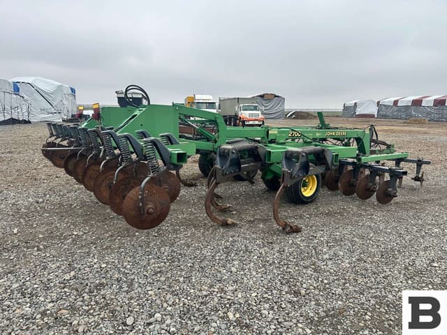 Image of John Deere 2700 equipment image 4