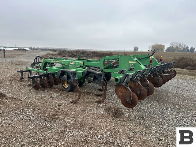 Image of John Deere 2700 equipment image 2