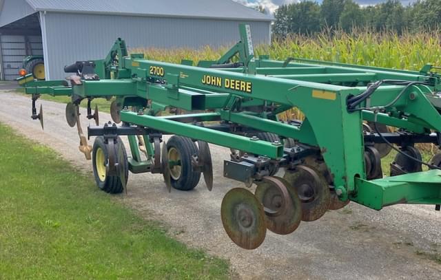 Image of John Deere 2700 equipment image 1