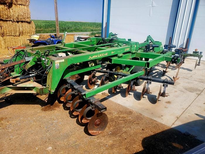John Deere 2700 Equipment Image0
