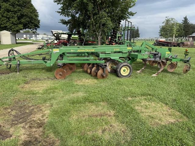 Image of John Deere 2700 equipment image 2