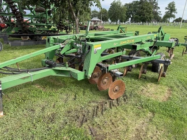 Image of John Deere 2700 equipment image 1
