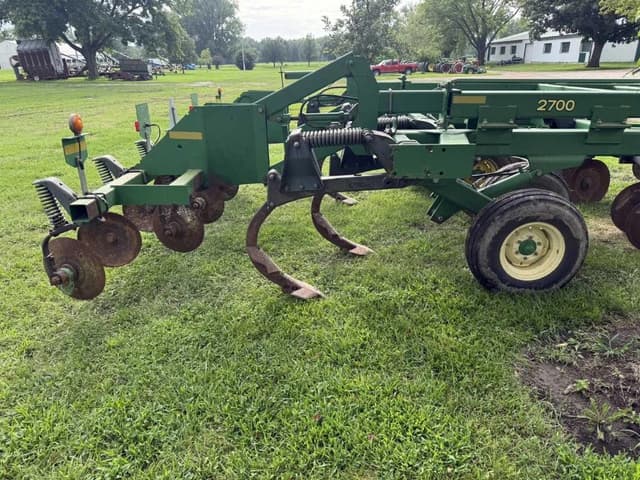 Image of John Deere 2700 equipment image 4