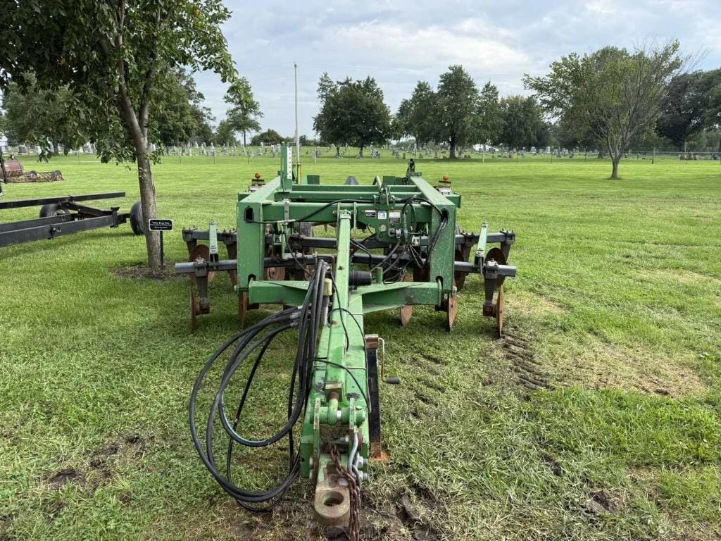 John Deere 2700 Equipment Image0
