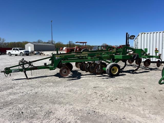 Image of John Deere 2700 equipment image 2