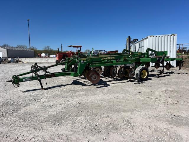 Image of John Deere 2700 equipment image 1