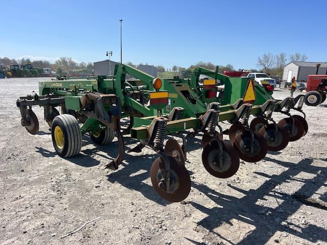 Image of John Deere 2700 equipment image 3