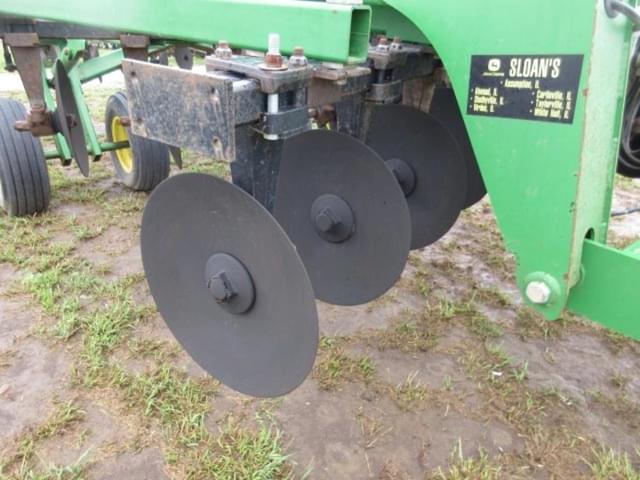 Image of John Deere 2700 equipment image 2