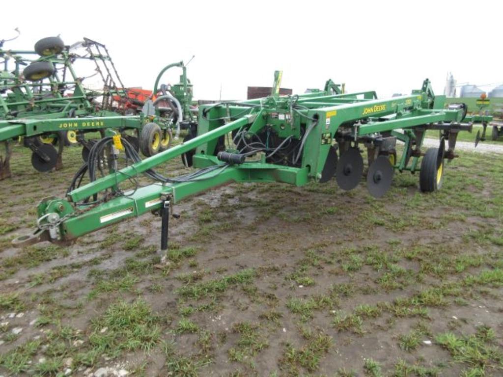 Image of John Deere 2700 Primary image