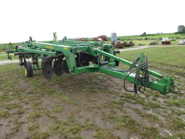 Image of John Deere 2700 equipment image 1