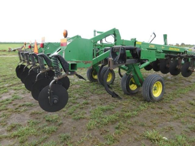 Image of John Deere 2700 equipment image 4