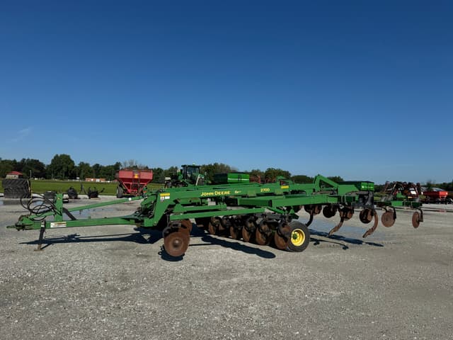 Image of John Deere 2700 equipment image 3