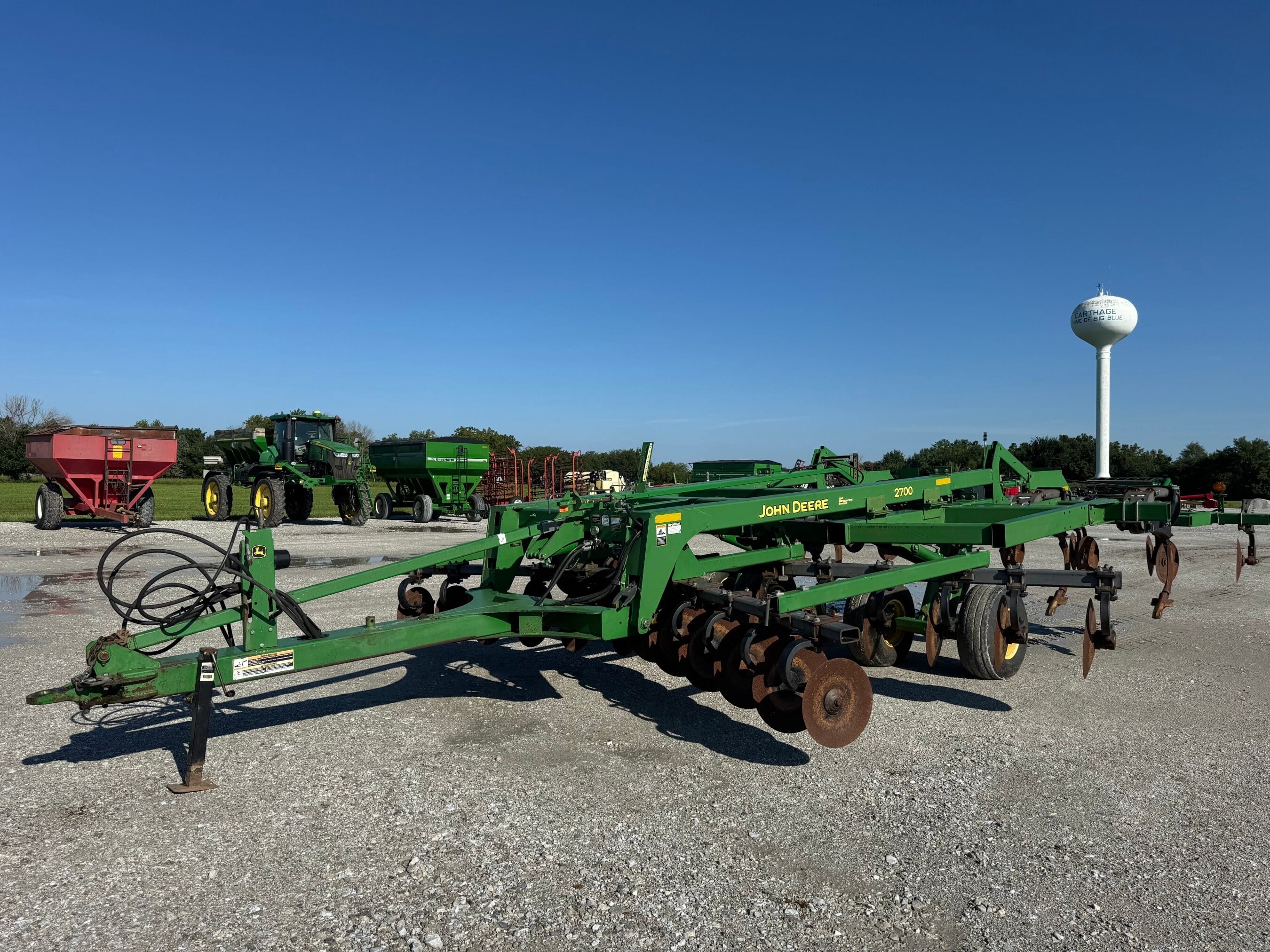 John Deere 2700 Equipment Image0