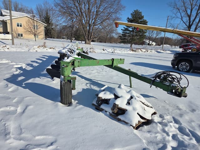 Image of John Deere 2700 equipment image 1