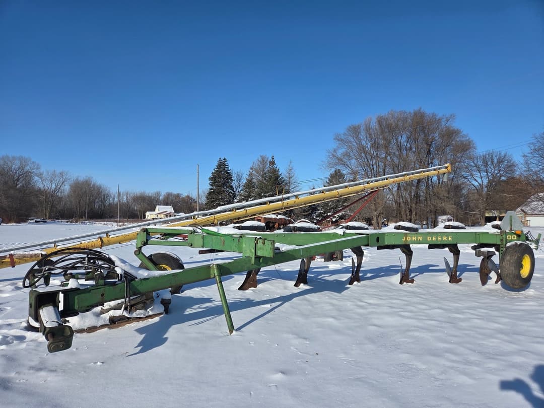 Image of John Deere 2700 Primary image