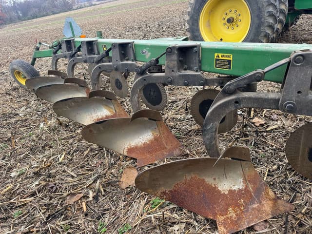 Image of John Deere 2700 equipment image 3