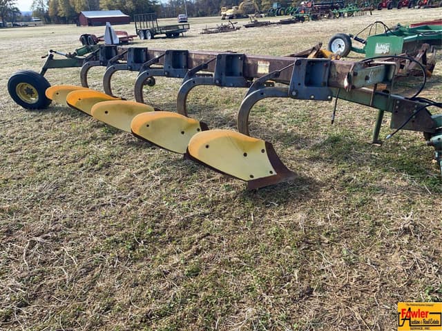 Image of John Deere 2700 equipment image 1