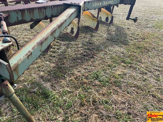 Image of John Deere 2700 equipment image 3