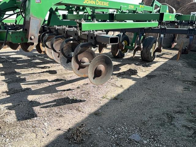 Image of John Deere 2700 equipment image 2