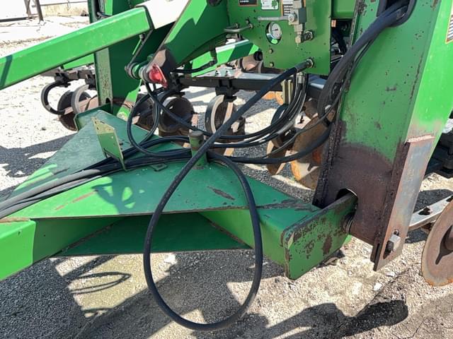 Image of John Deere 2700 equipment image 3