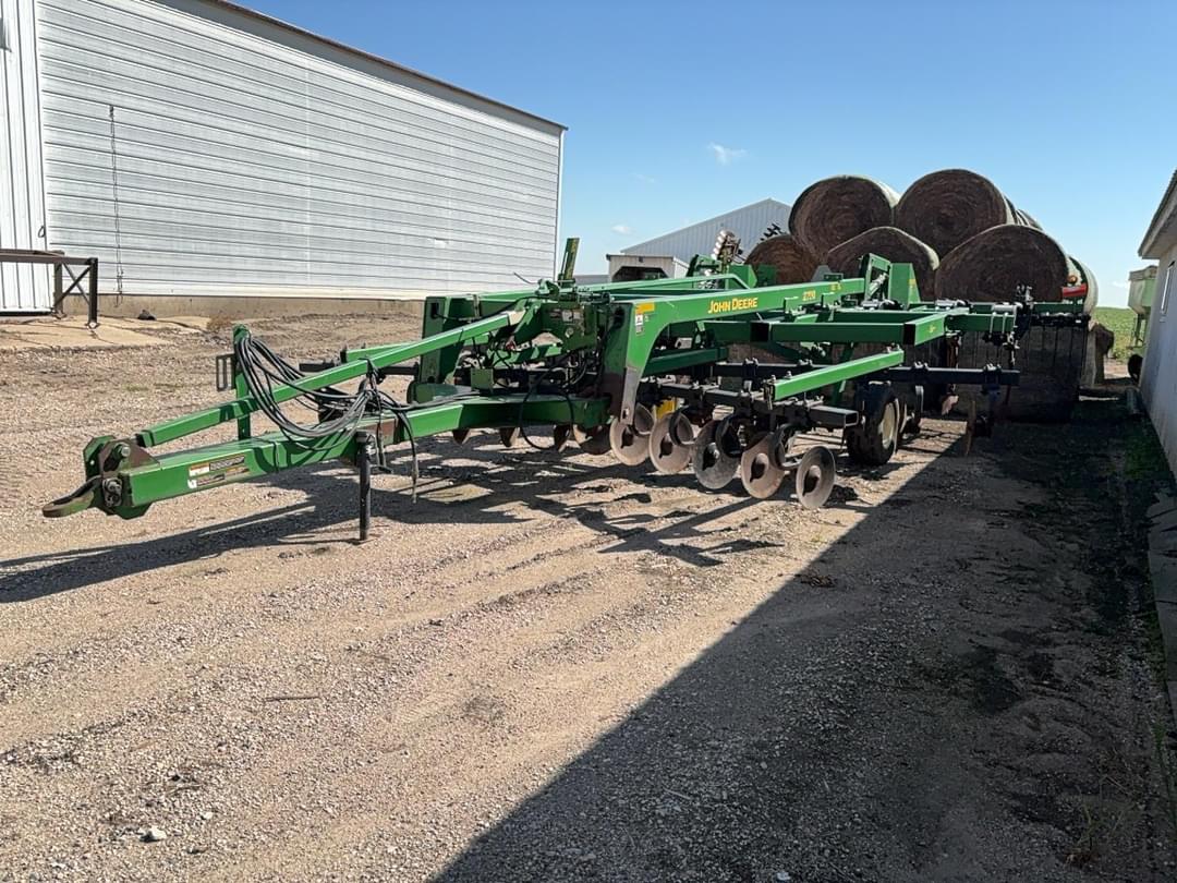 Image of John Deere 2700 Primary image