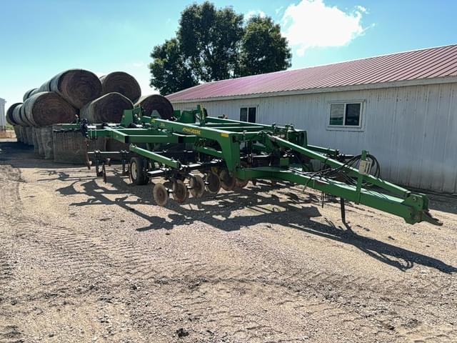 Image of John Deere 2700 equipment image 1