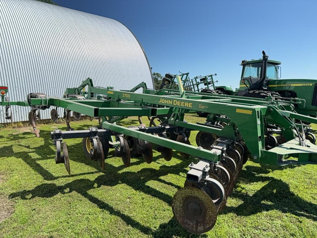 Image of John Deere 2700 Primary image