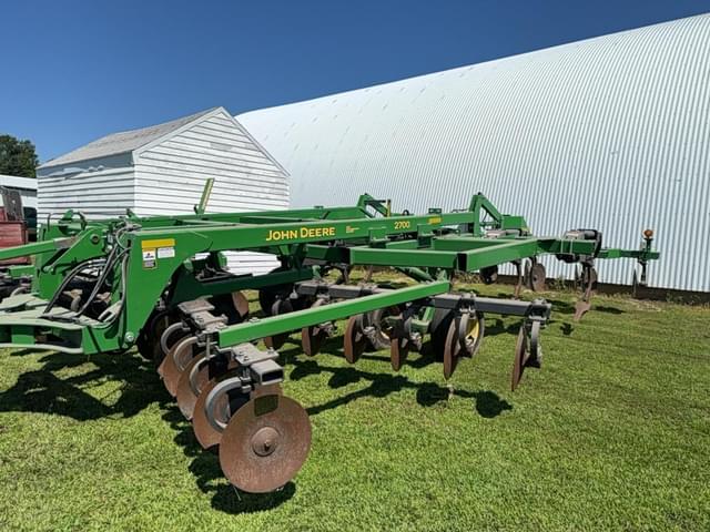 Image of John Deere 2700 equipment image 3
