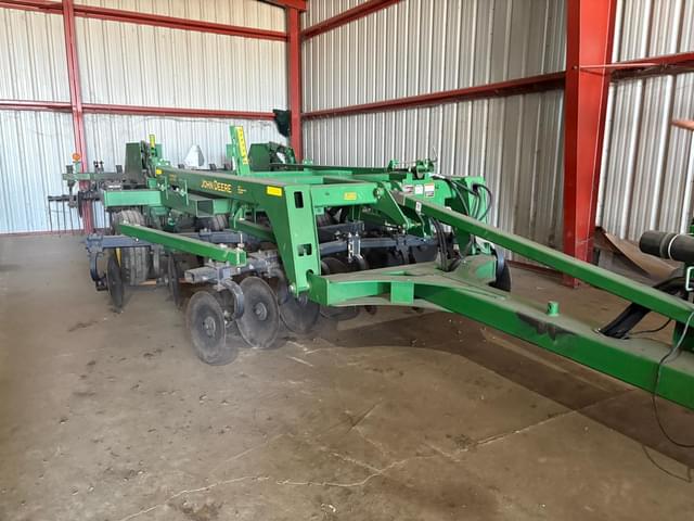 Image of John Deere 2700 equipment image 1