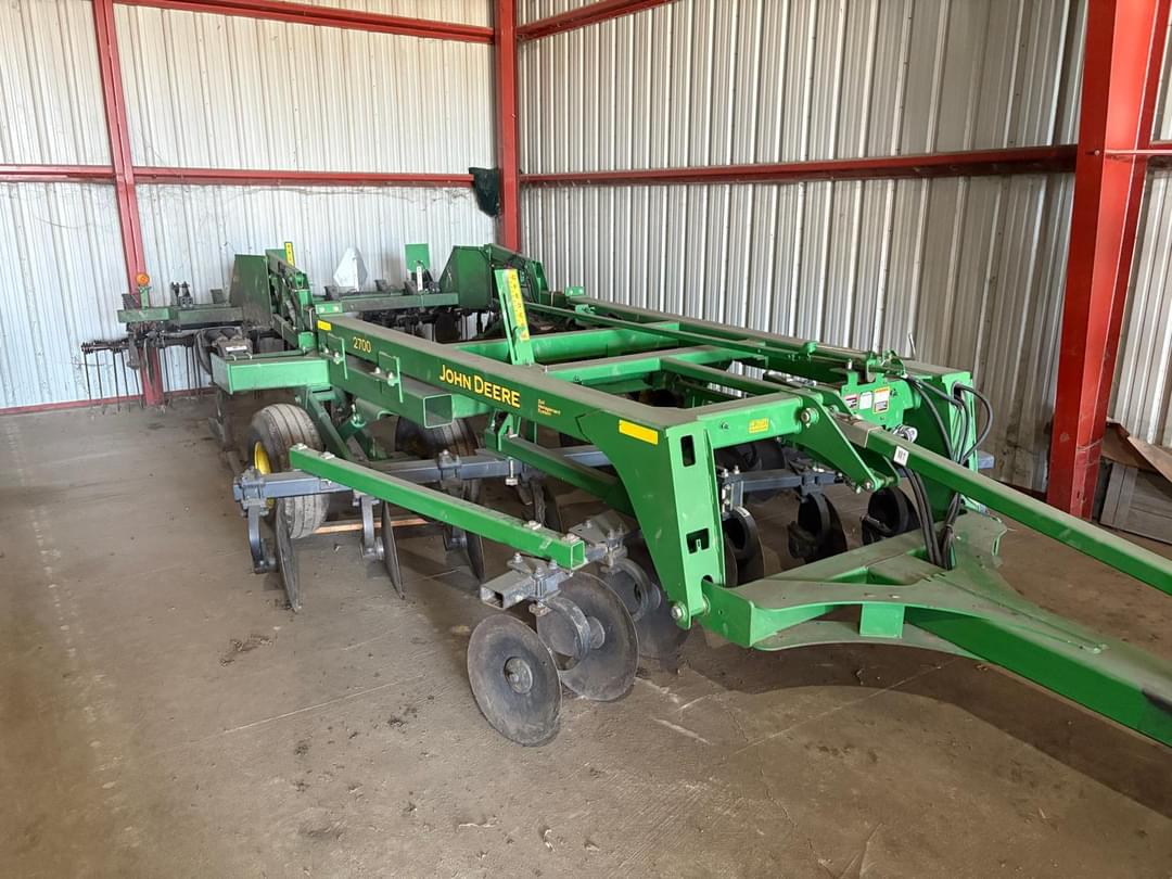 Image of John Deere 2700 Primary image