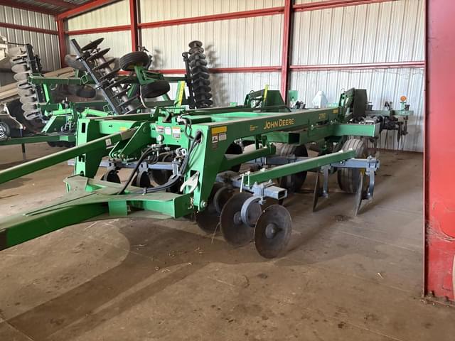 Image of John Deere 2700 equipment image 2