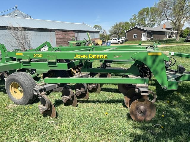 Image of John Deere 2700 equipment image 1