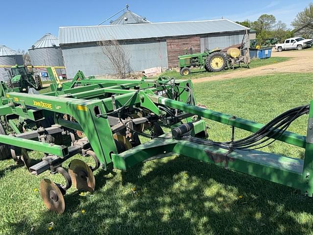 Image of John Deere 2700 equipment image 2