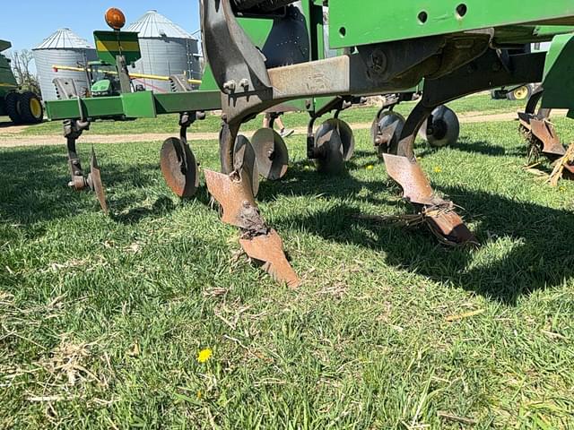 Image of John Deere 2700 equipment image 4