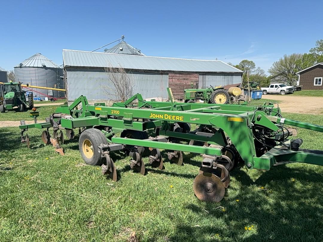 Image of John Deere 2700 Primary image