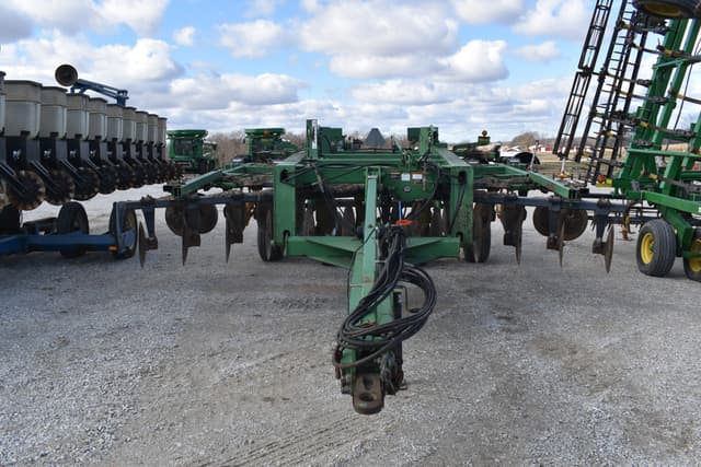 Image of John Deere 2700 equipment image 1