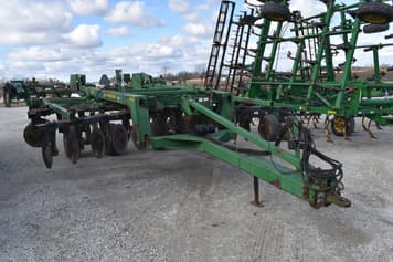 Main image John Deere 2700