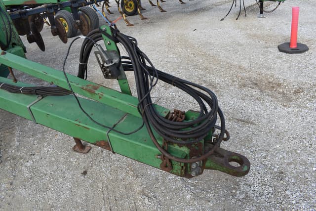 Image of John Deere 2700 equipment image 4