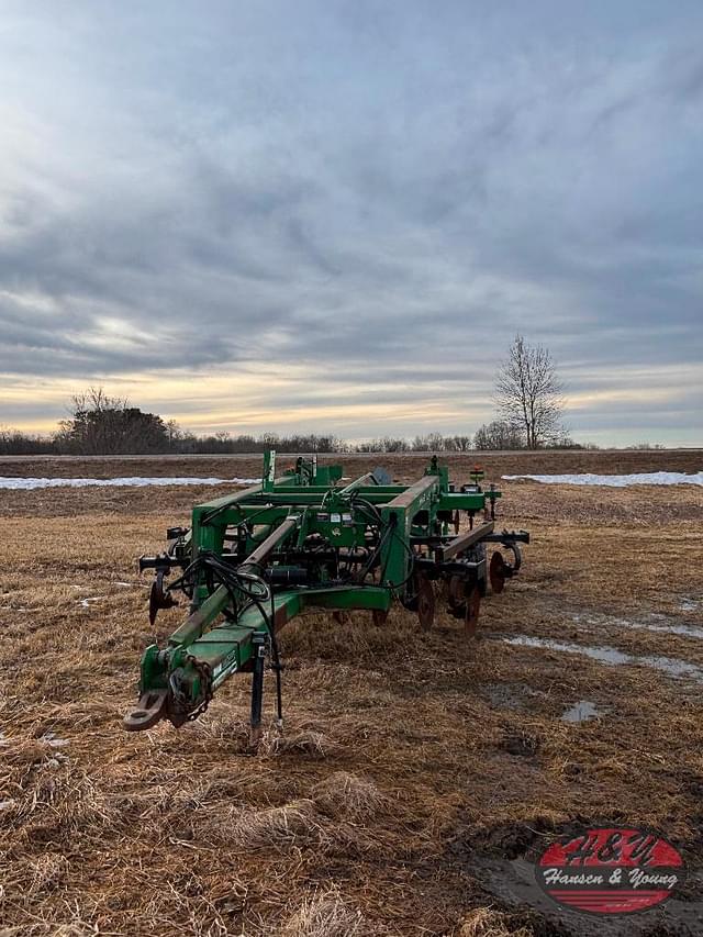 Image of John Deere 2700 equipment image 2