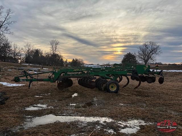 Image of John Deere 2700 equipment image 1