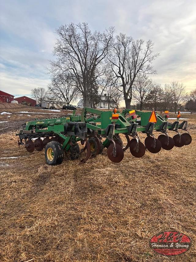 Image of John Deere 2700 equipment image 4