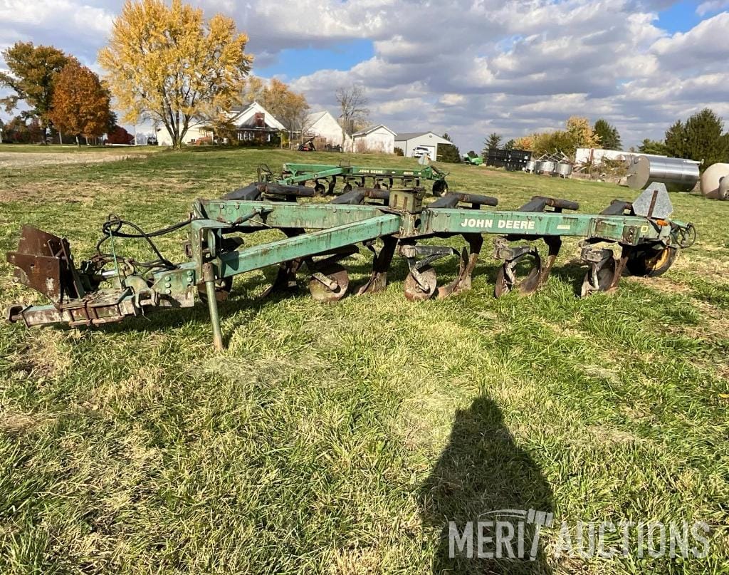 John Deere 2700 Equipment Image0