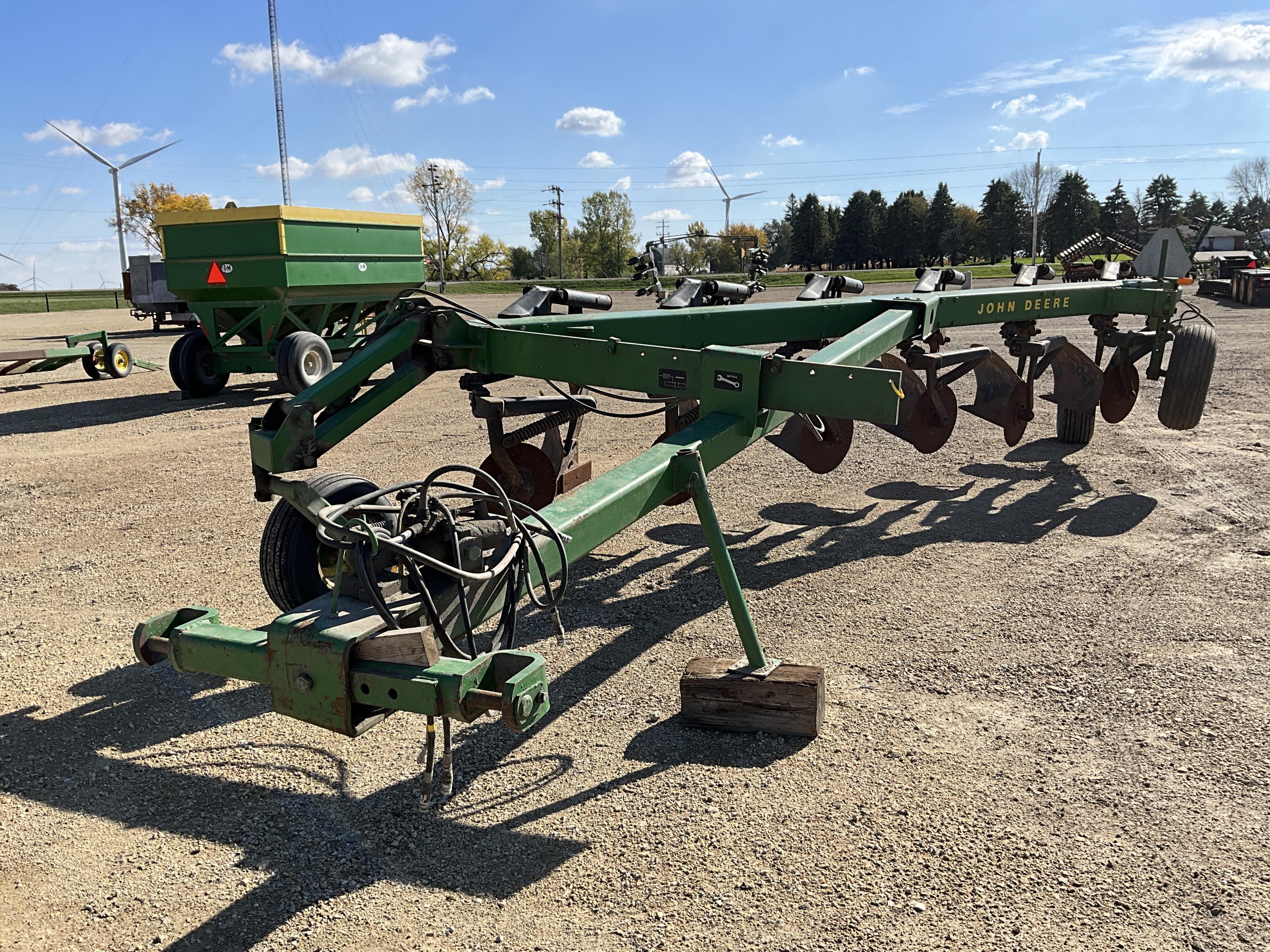 Main image John Deere 2700